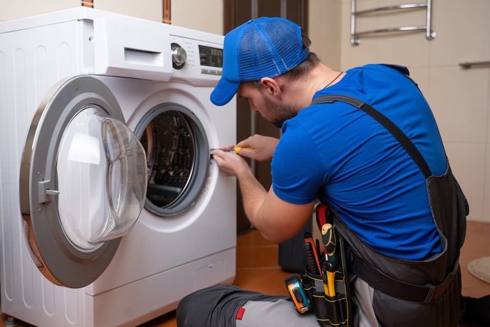 Reparaciones, venta de electrodomésticos y comercialización de recambios oficiales